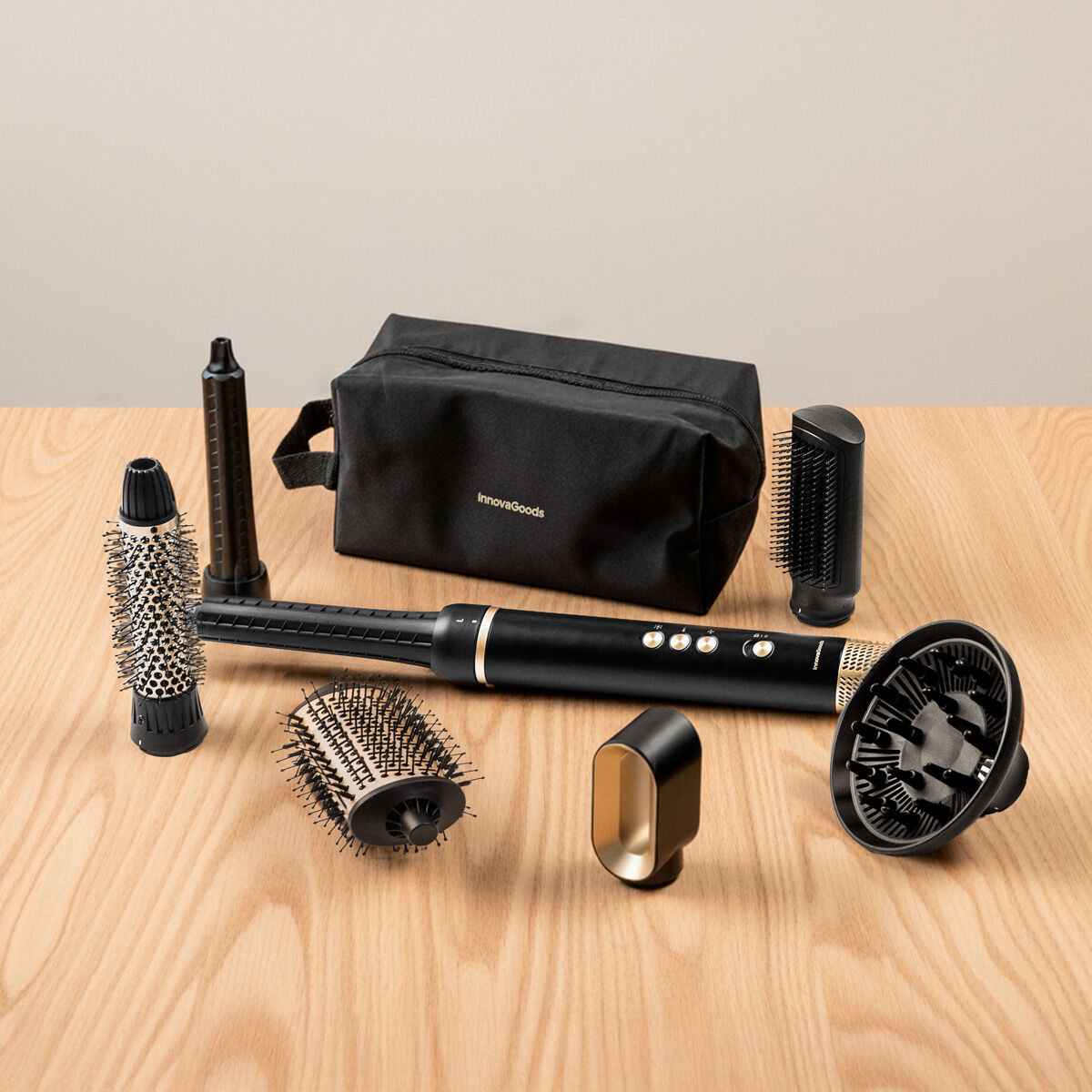 Brosse soufflante multifonction noire et dorée avec ses 7 accessoires et sa trousse